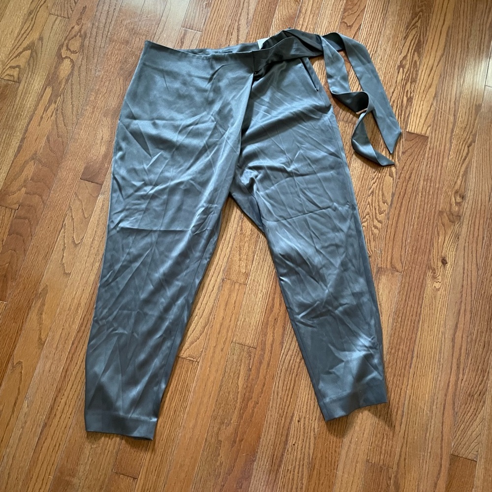 White House Black Market The Tapered Ankle Pant NEW WITH TAGS Size 10